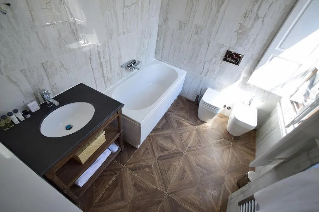 Room, Kf Deluxe B B, Florence