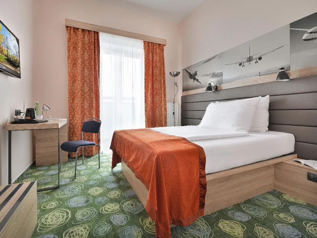 SINGLE SUPERIOR Room, Ramada Airport Prague, Prague