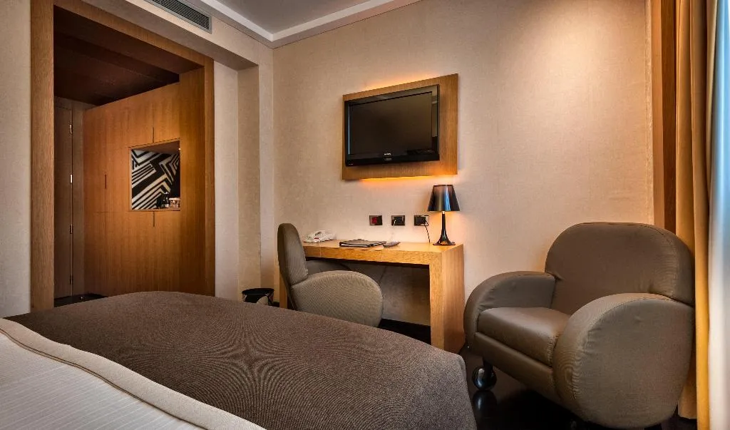 DOUBLE SUPERIOR KING BED Room, Crowne Plaza Milan City, Milan