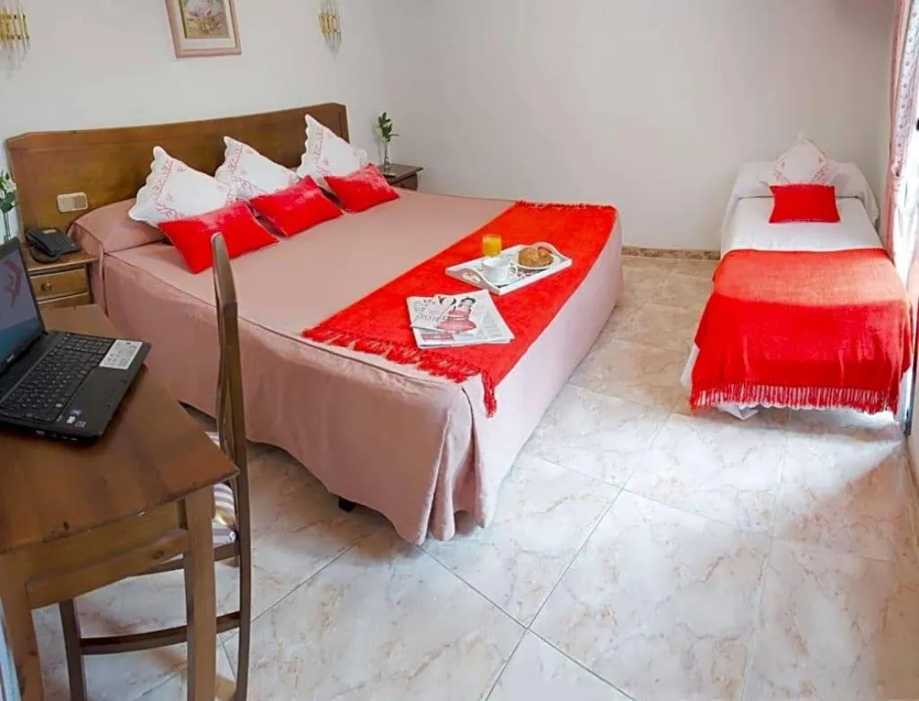 Room, Praderon, Madrid