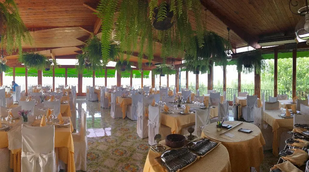 Restaurant, Villa Pina Antico Francischiello, Naples