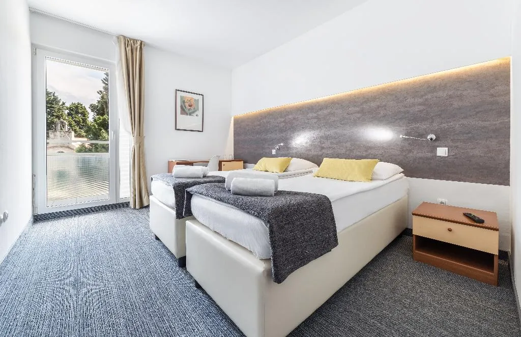 DOUBLE WITH BALCONY Room, Punta, Split