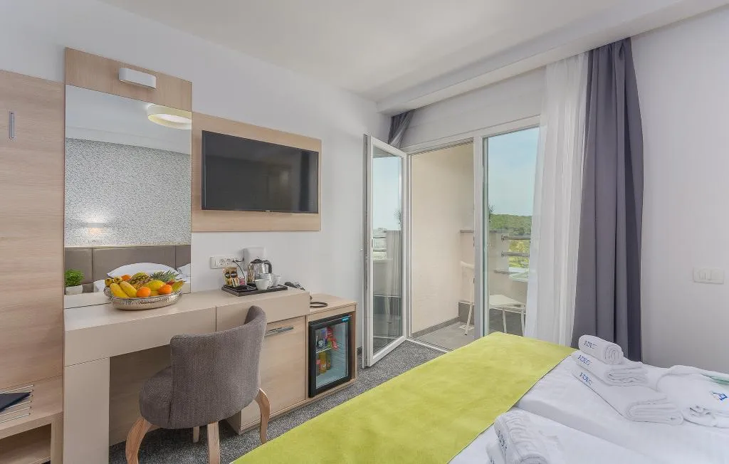 TRIPLE SEA VIEW WITH BALCONY Room, Aparthotel Adeo, Istria