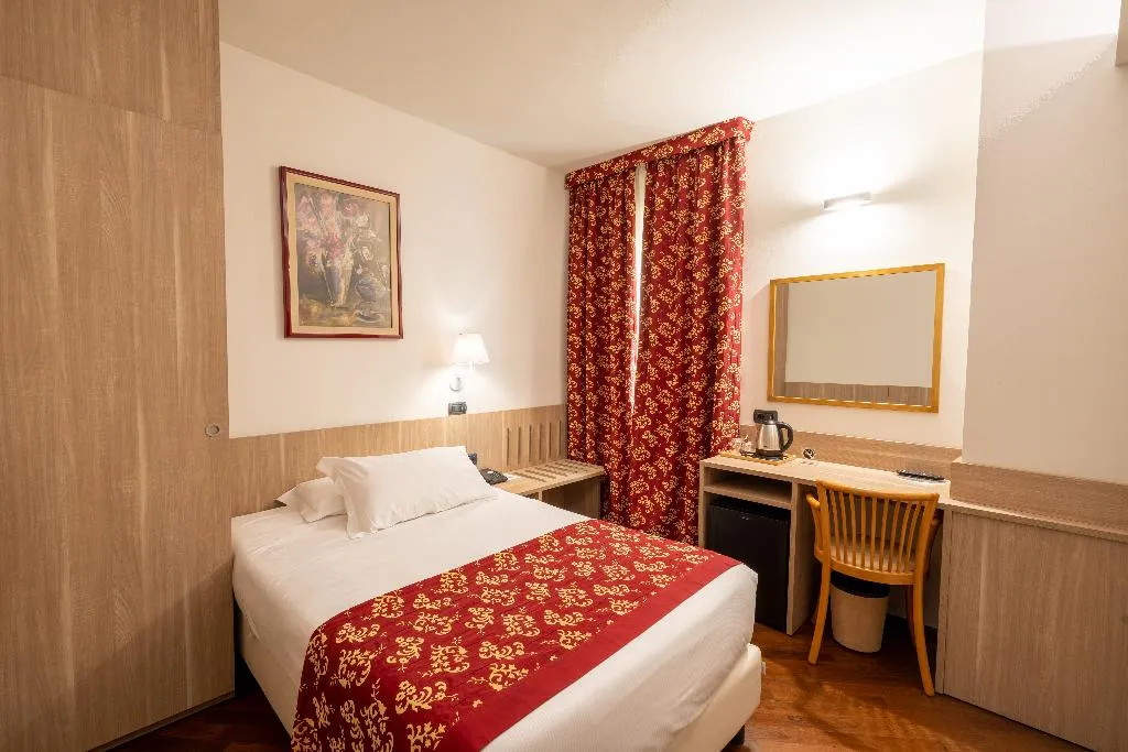 SINGLE STANDARD Room, Regina, Milan