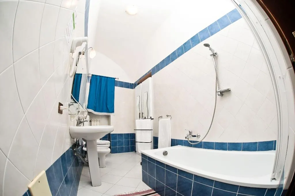 Room, Residence Confalone, Naples