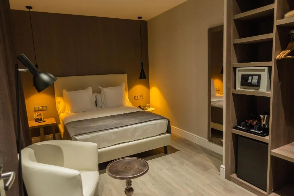 Room, Oasis, Barcelona