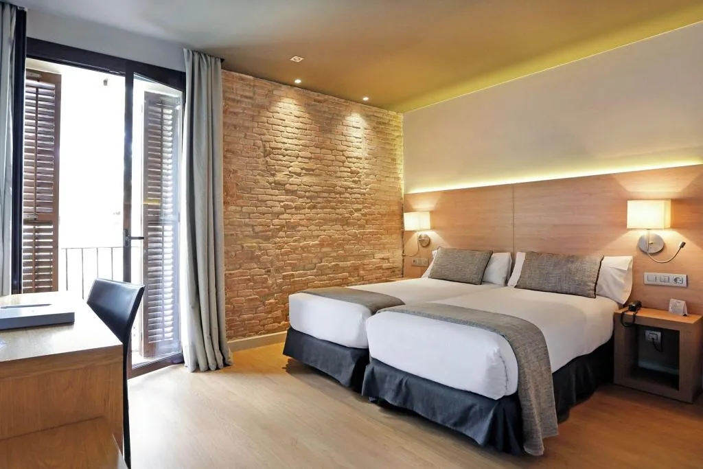 TWIN CITY VIEW TWO BEDS Room, Arc La Rambla, Barcelona