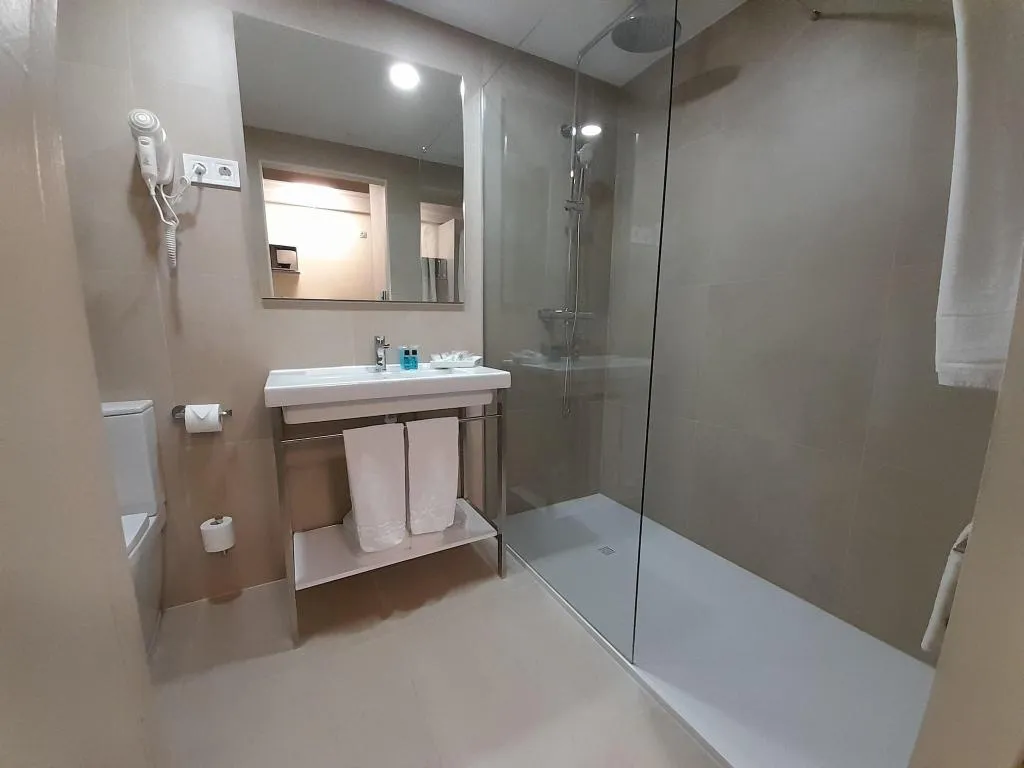 Room, Eco Alcala Suites, Madrid