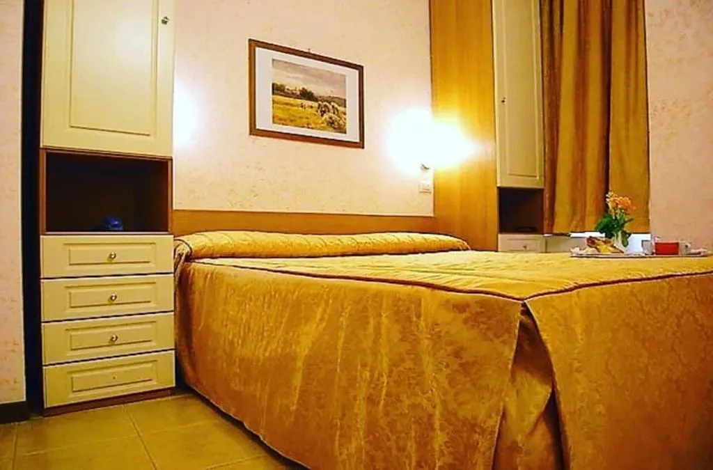 Room, Hotel Nuovo Rondo   Sesto San Giovanni, Milan