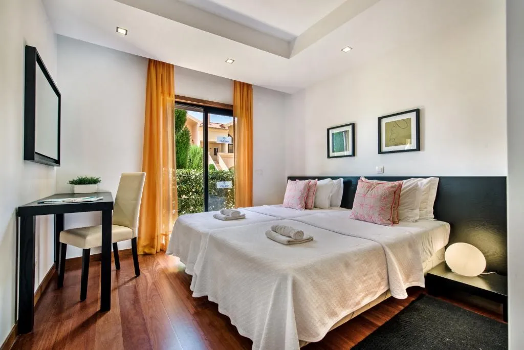 APARTMENT POOL VIEW TWO BEDROOMS Room, Baia da Luz, Algarve