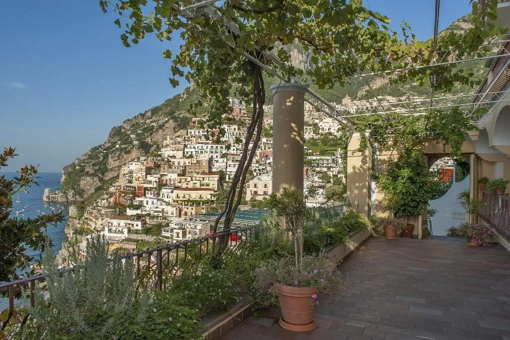 Terrace, California, Naples