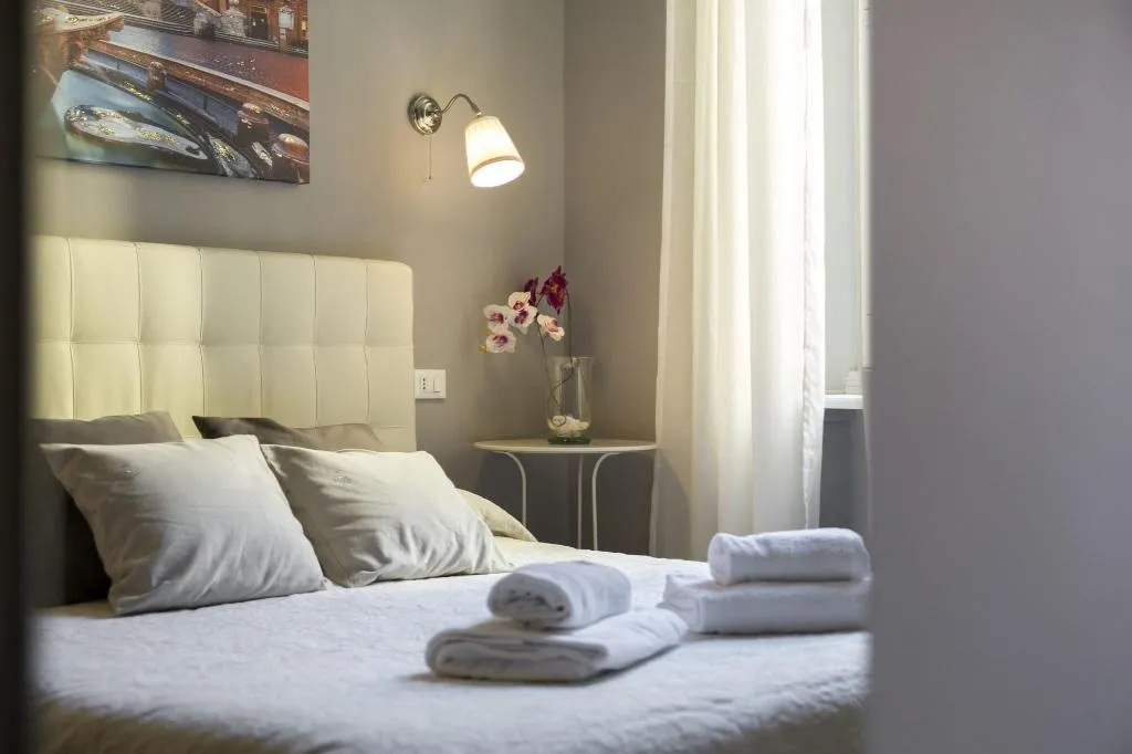 Room, Dulcis In Fundo, Rome