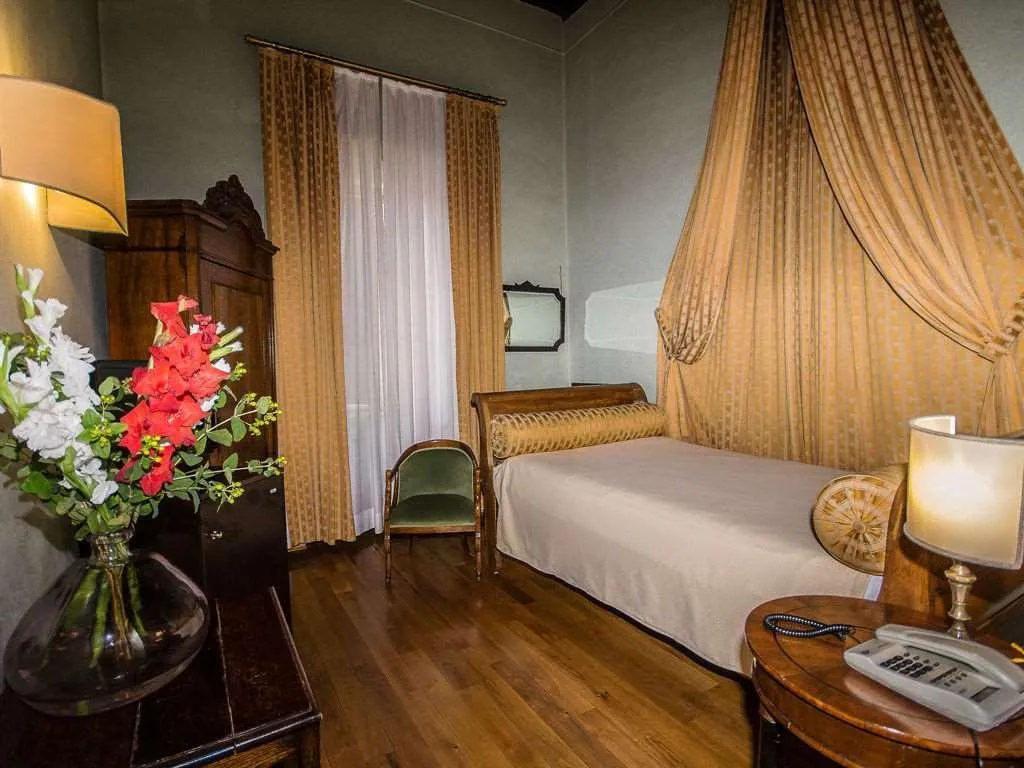 Room, Loggiato Dei Serviti, Florence