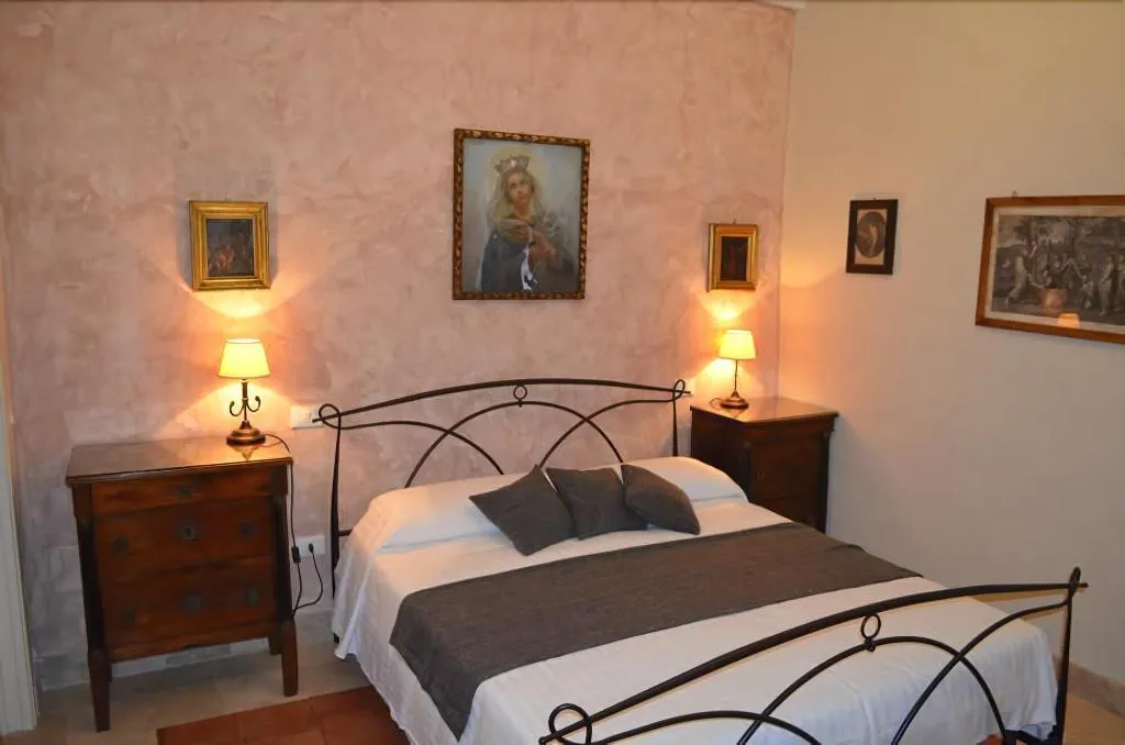 Room, Casale Colleoni, Rome