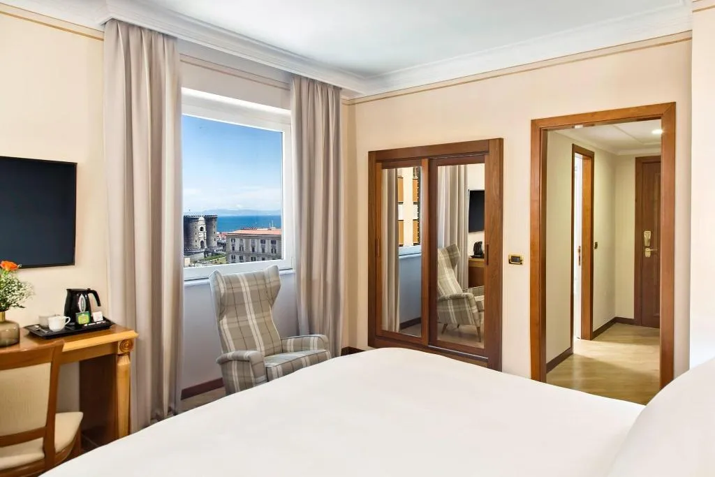 Room, Renaissance Naples Mediterraneo, Naples
