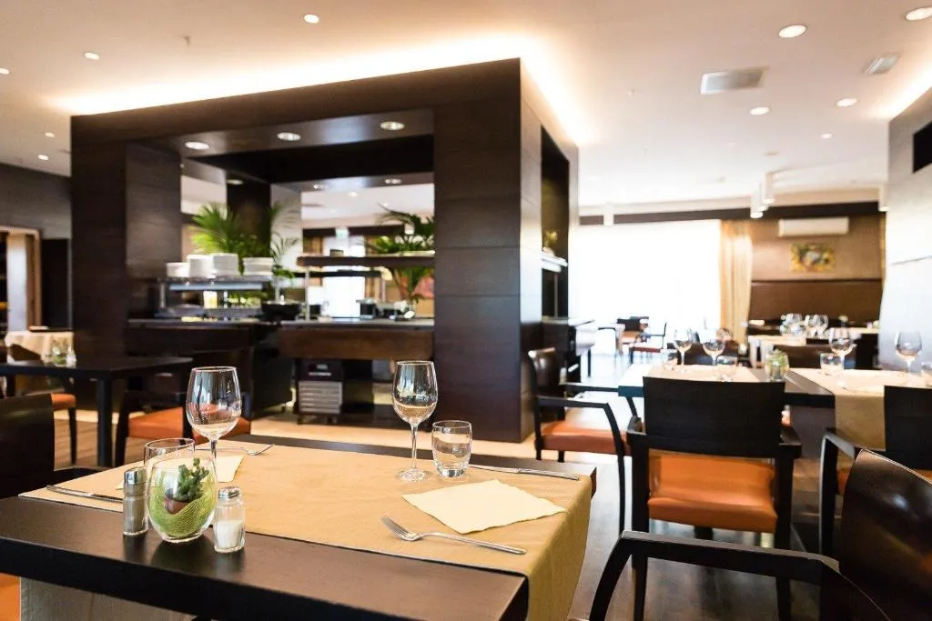 Restaurant, Crowne Plaza Milan Malpensa Airport, Milan