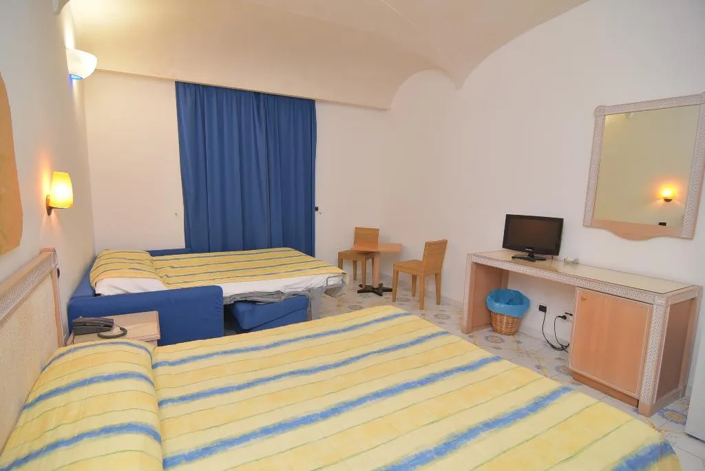 QUADRUPLE STANDARD Room, Hotel Oriente - Beach & Spa, Naples