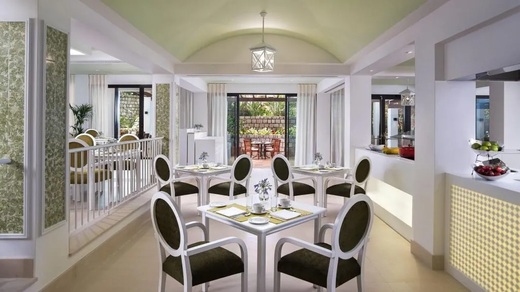 Restaurant, Pine Cliffs Village & Golf Suites, Algarve