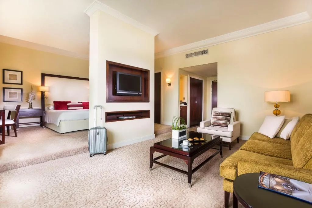SUITE DELUXE Room, Movenpick Grand Al Bustan Hotel, Dubai