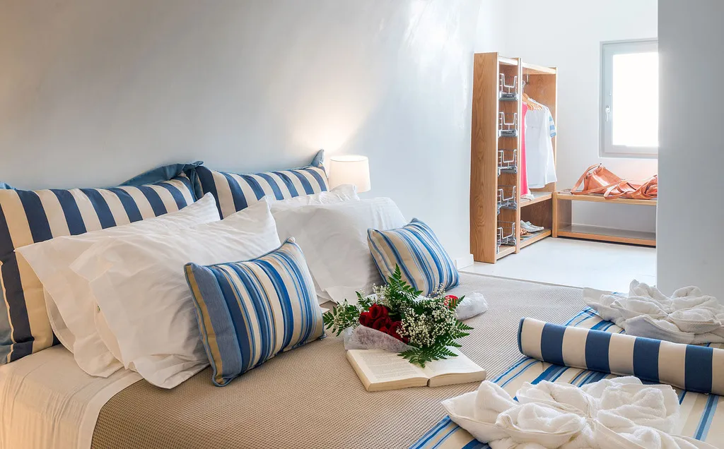 SUITE GRAND Room, Elite Luxury Suites, Santorini