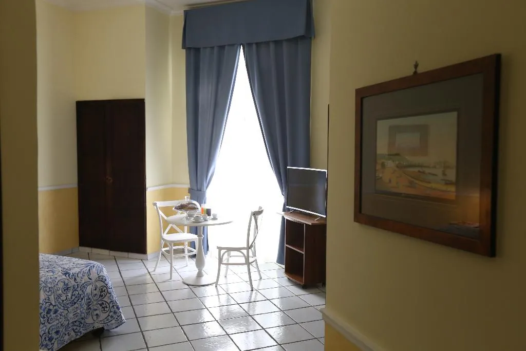 APARTMENT TWO BEDS Room, Santa Lucia 50, Naples