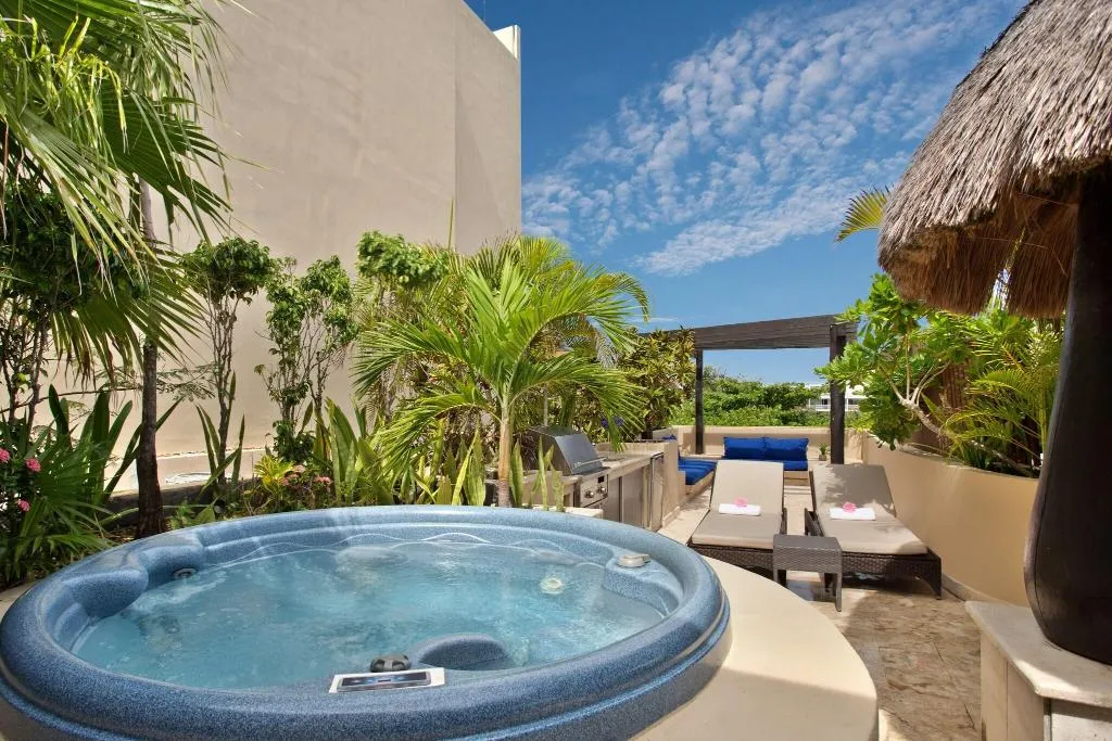 Room THREE BEDROOMS Room, El Taj Ocean Front and Beachside Condo Hotel, Playa Del Carmen