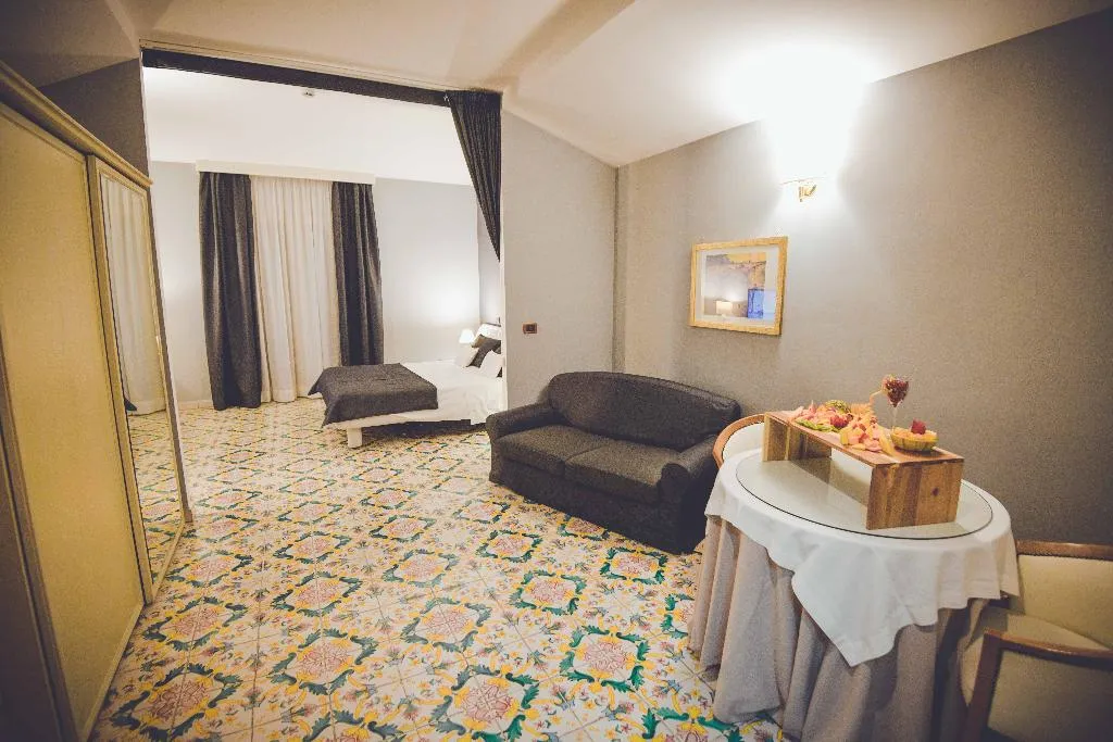 Room, Leonessa Hotel, Naples