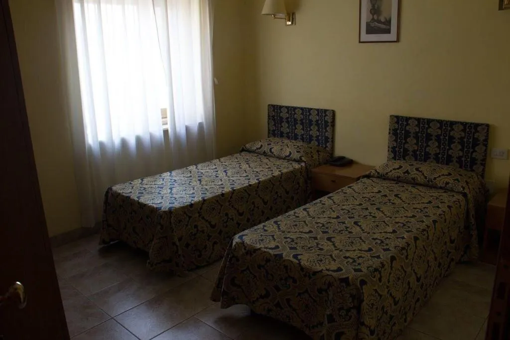 Room, Hotel Industrial, Rome