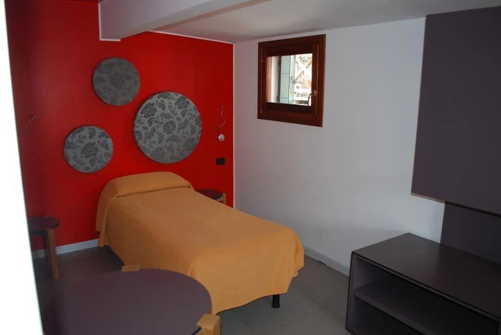 Room, San Geremia, Venice