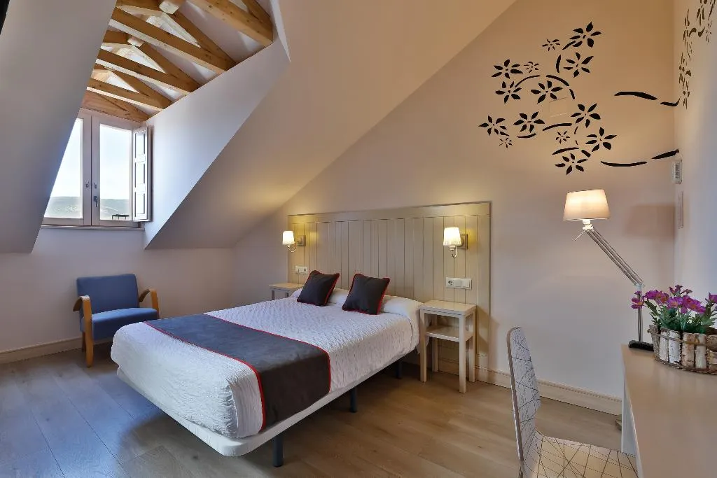 DOUBLE SUPERIOR Room, OYO Hostal La Chata, Madrid