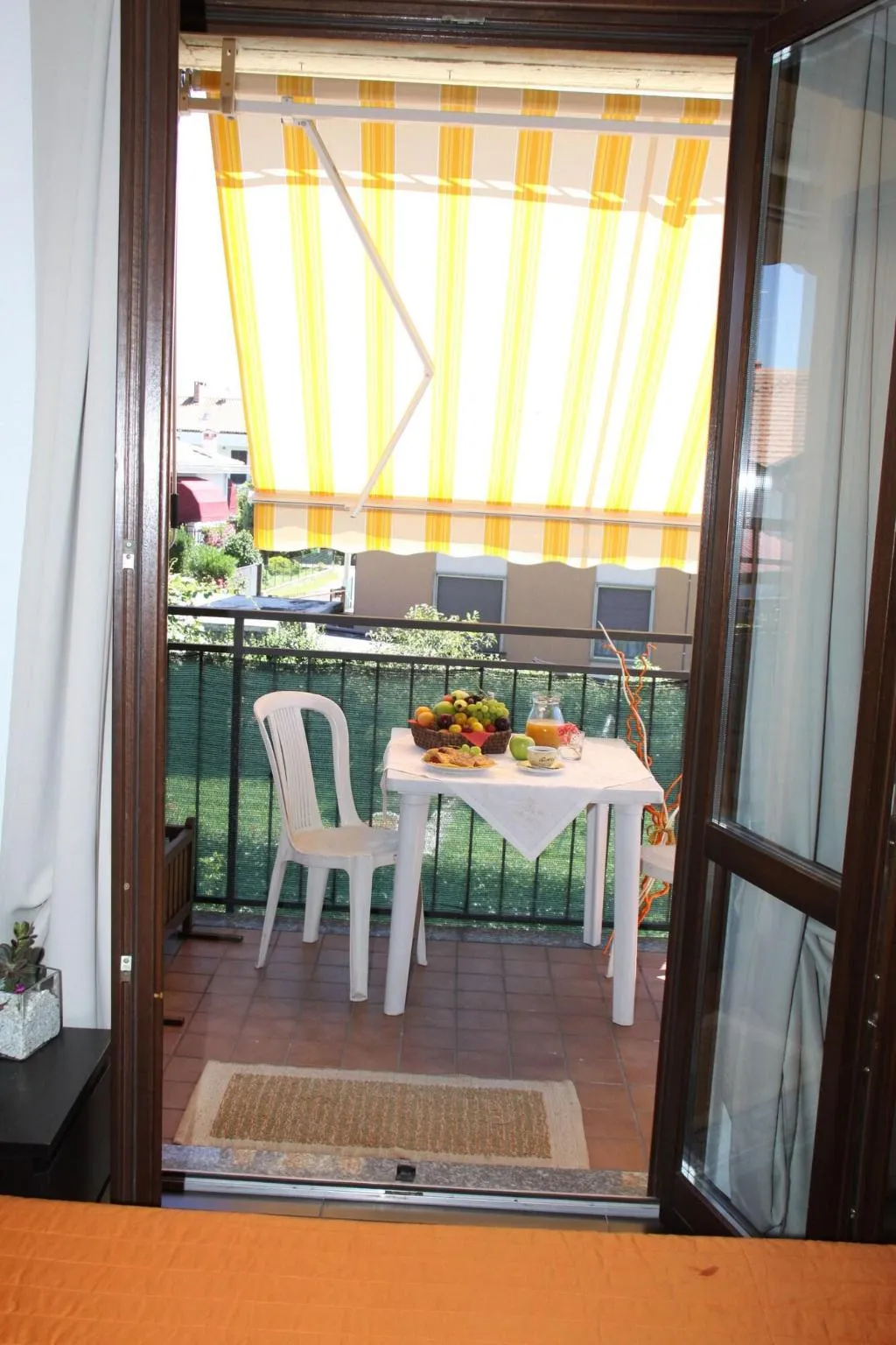 Room, Moonrose, Milan