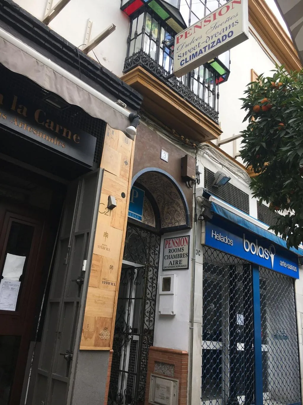 Lobby, Pensión dulces sueños, Seville