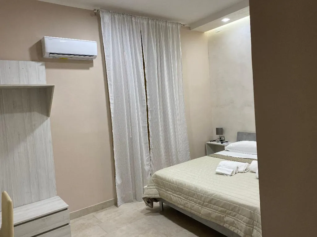 TRIPLE STANDARD Room, Poker, Naples