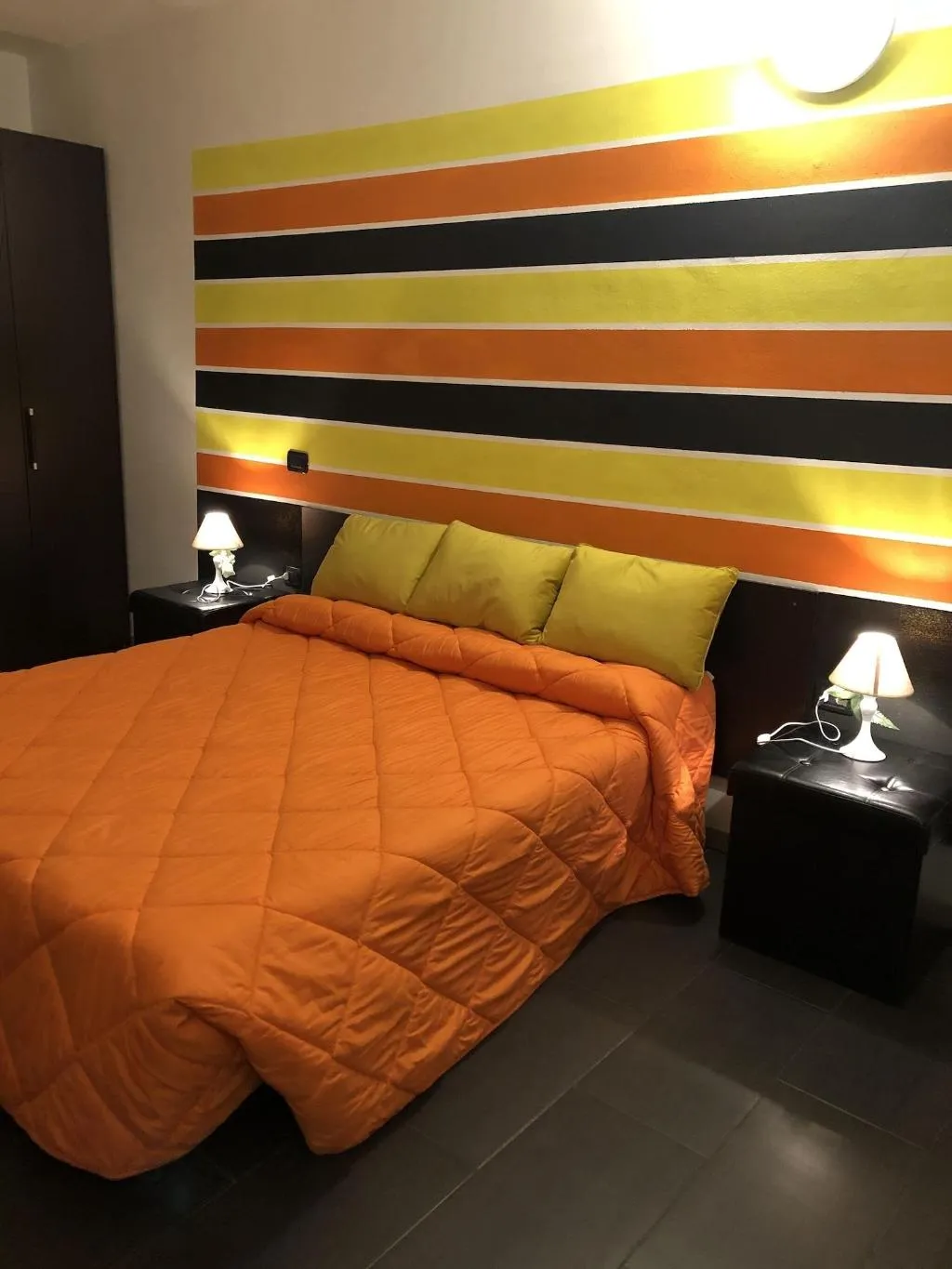 Room, Moonrose, Milan