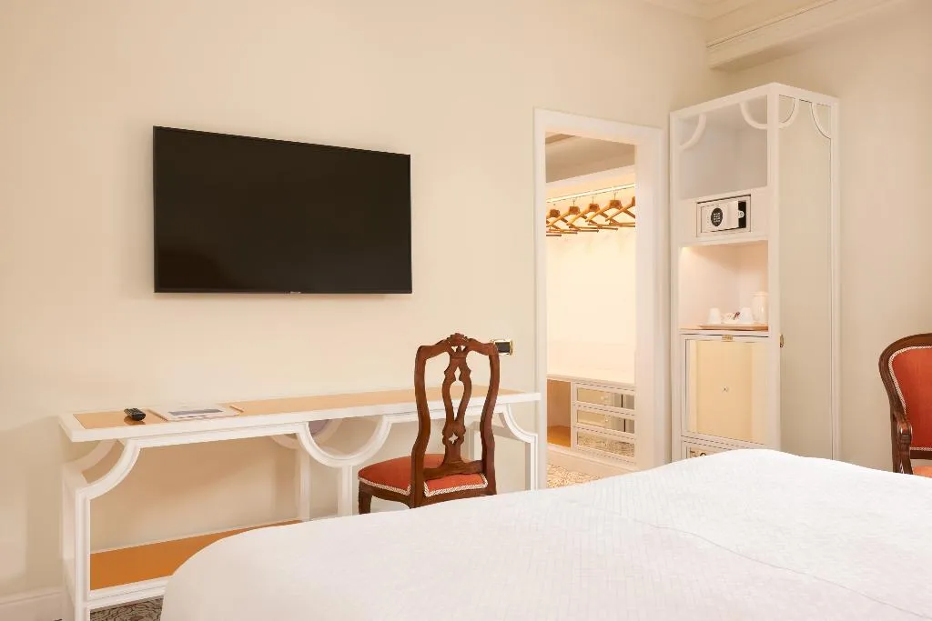 DOUBLE STANDARD Room, Grand Hotel De La Ville, Naples