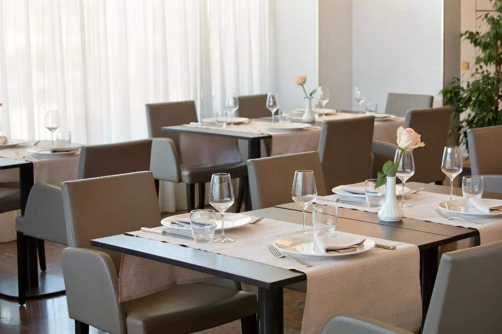 Restaurant, Starhotels Cristallo Palace, Milan