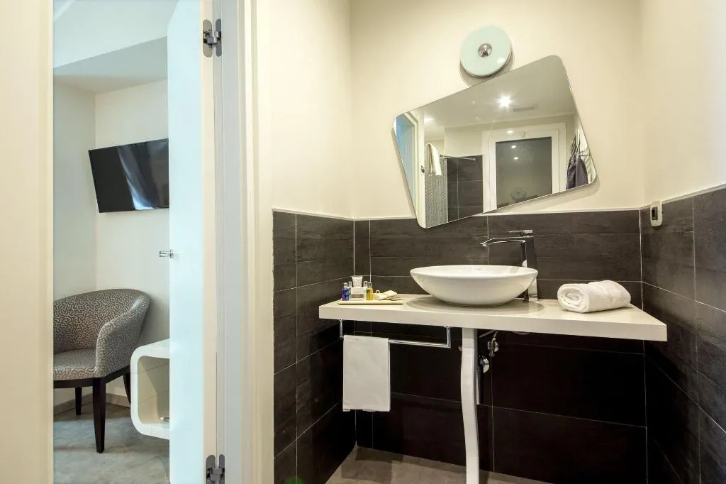 Room, Montenapoleone Suites, Milan