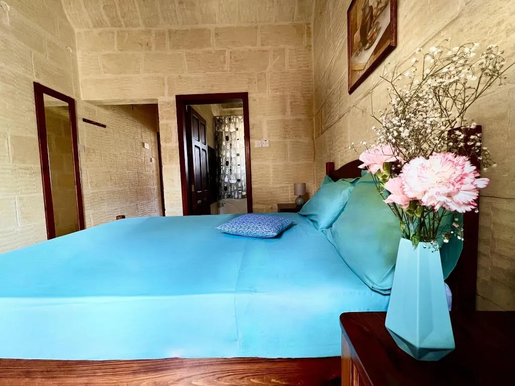 Room, Grotto's Paradise B&B, Gozo