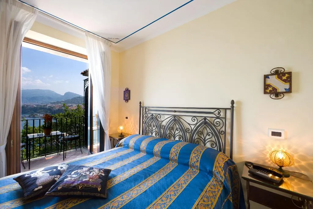Double or Twin SUPERIOR Room, La Tonnarella, Naples