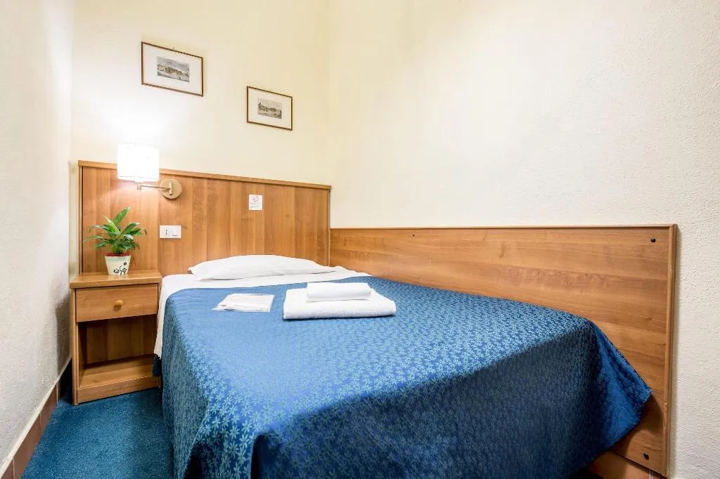 Room, Trastevere, Rome