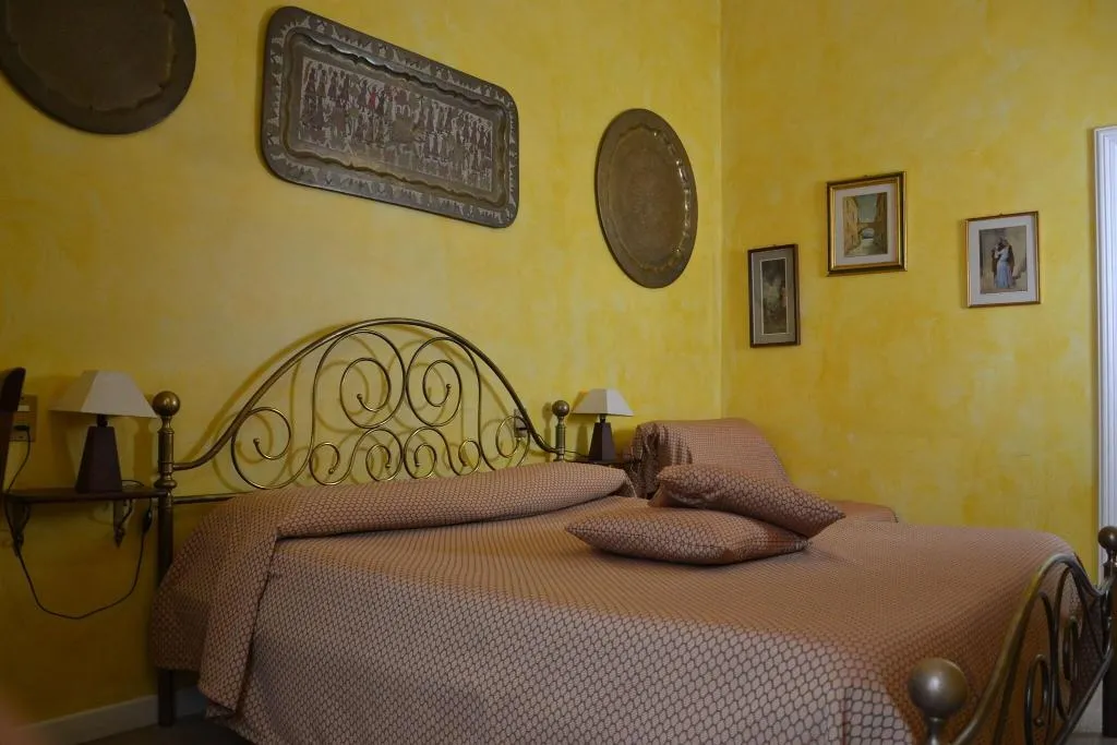 Room, Bed & Breakfast Leopoldo, Florence