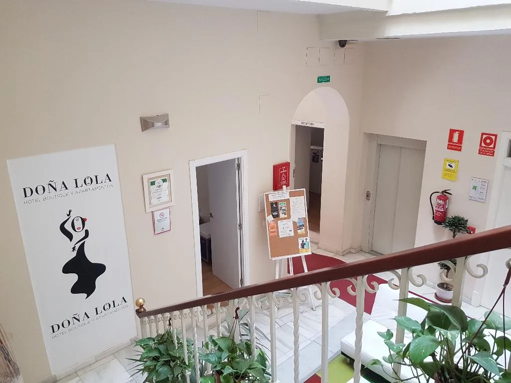 Lobby, Hotel y Apartamentos Doña Lola, Seville