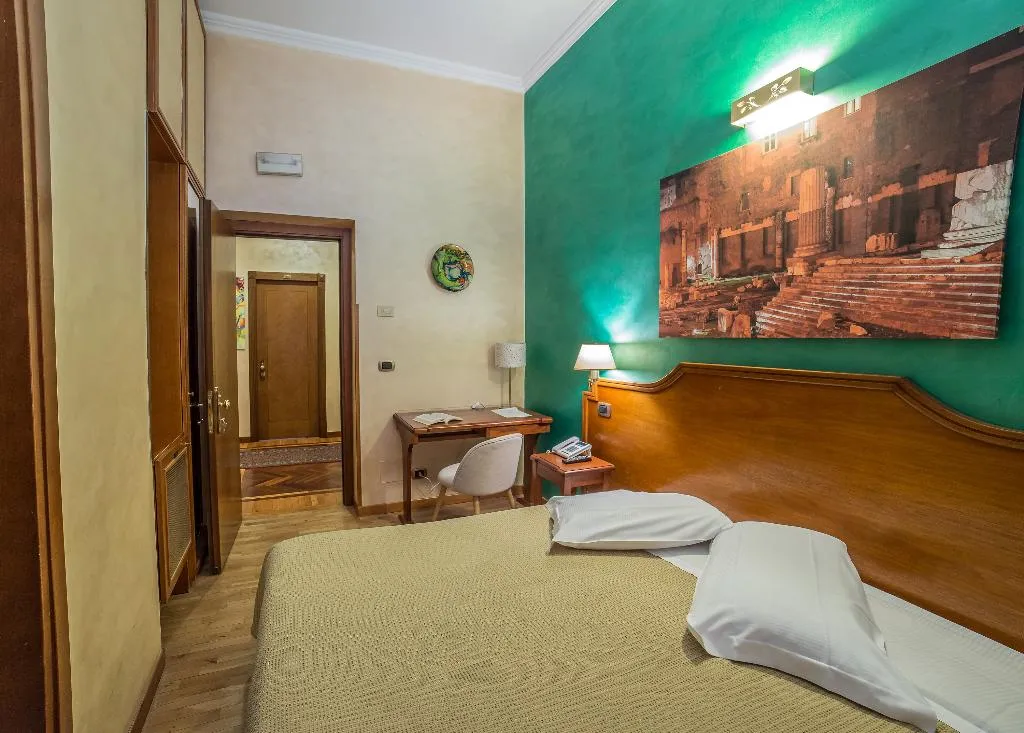 DOUBLE ECONOMY Room, Kent, Rome