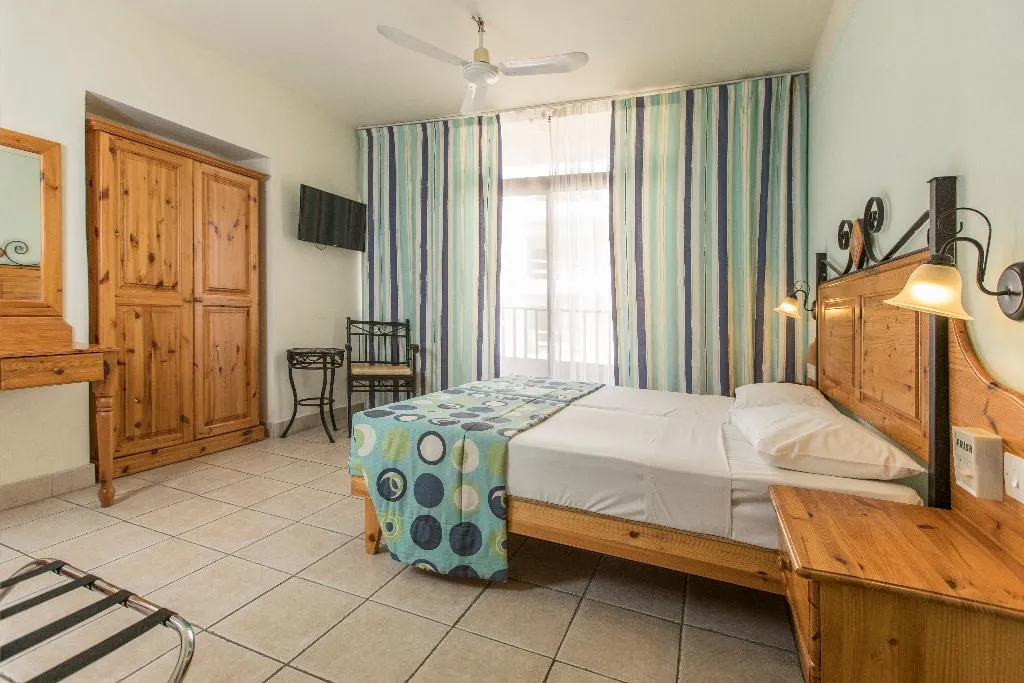 TWIN STANDARD Room, Sunflower, Malta