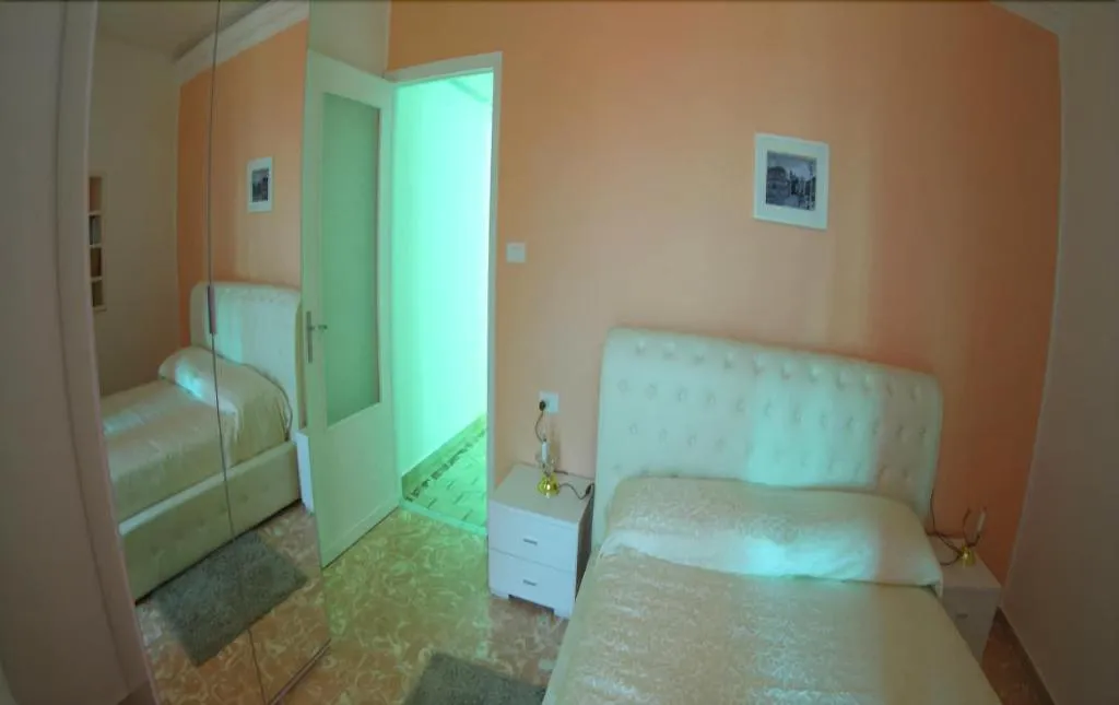 Room, Gualtiero Camere E Suite, Catania