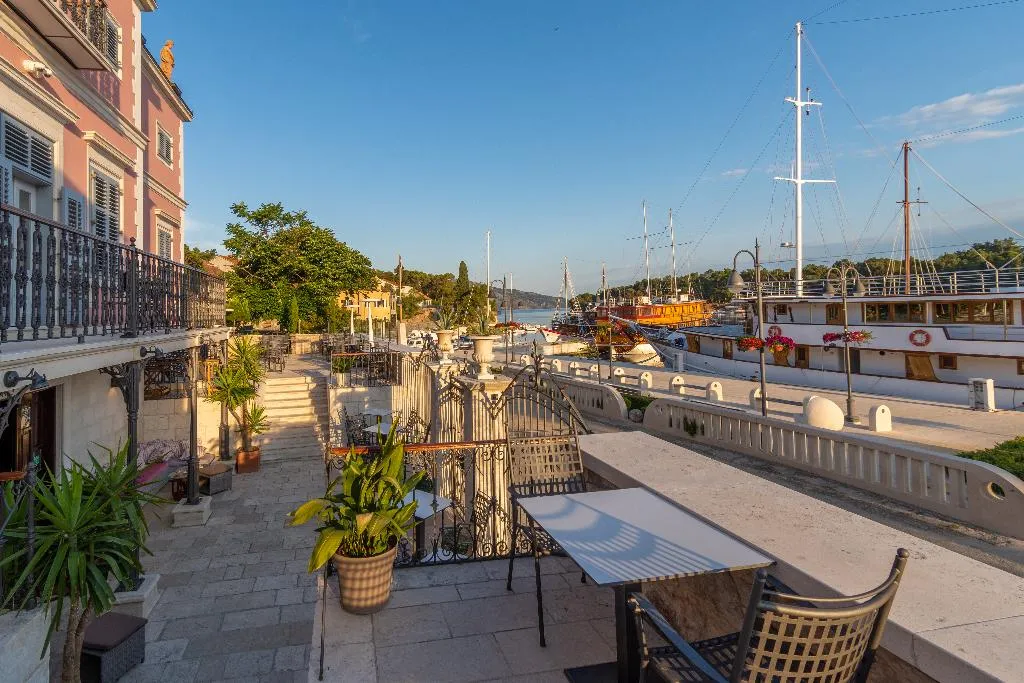 Terrace, B&B Heritage Villa Apolon, Split