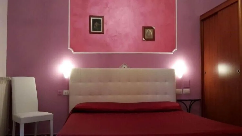 Room, Gualtiero Camere E Suite, Catania