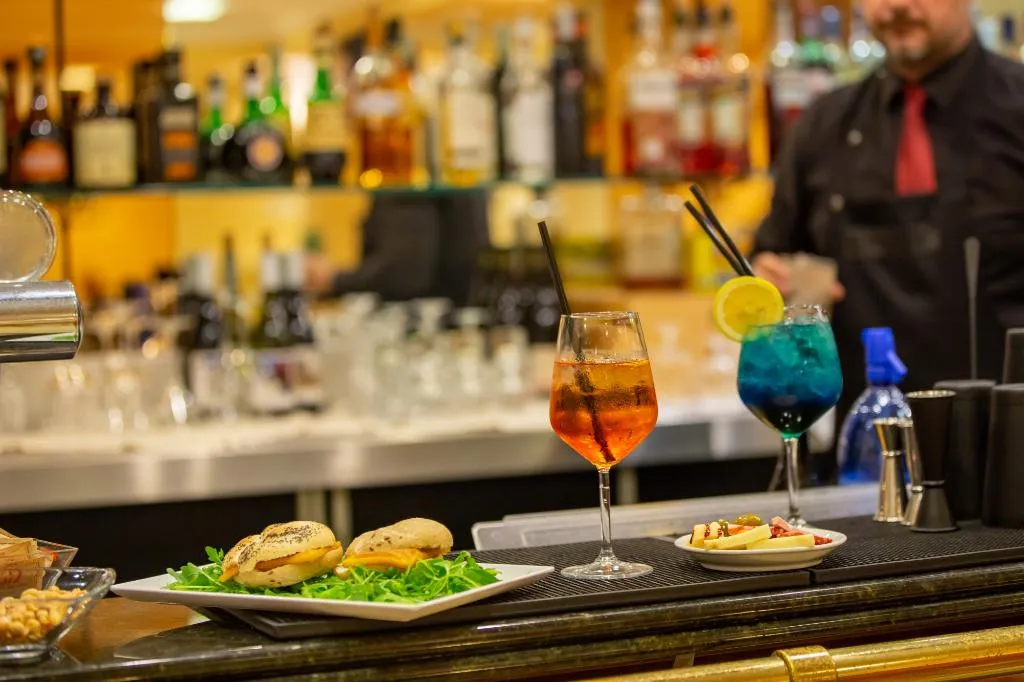 Bar, Dioscuri Bay Palace, Catania