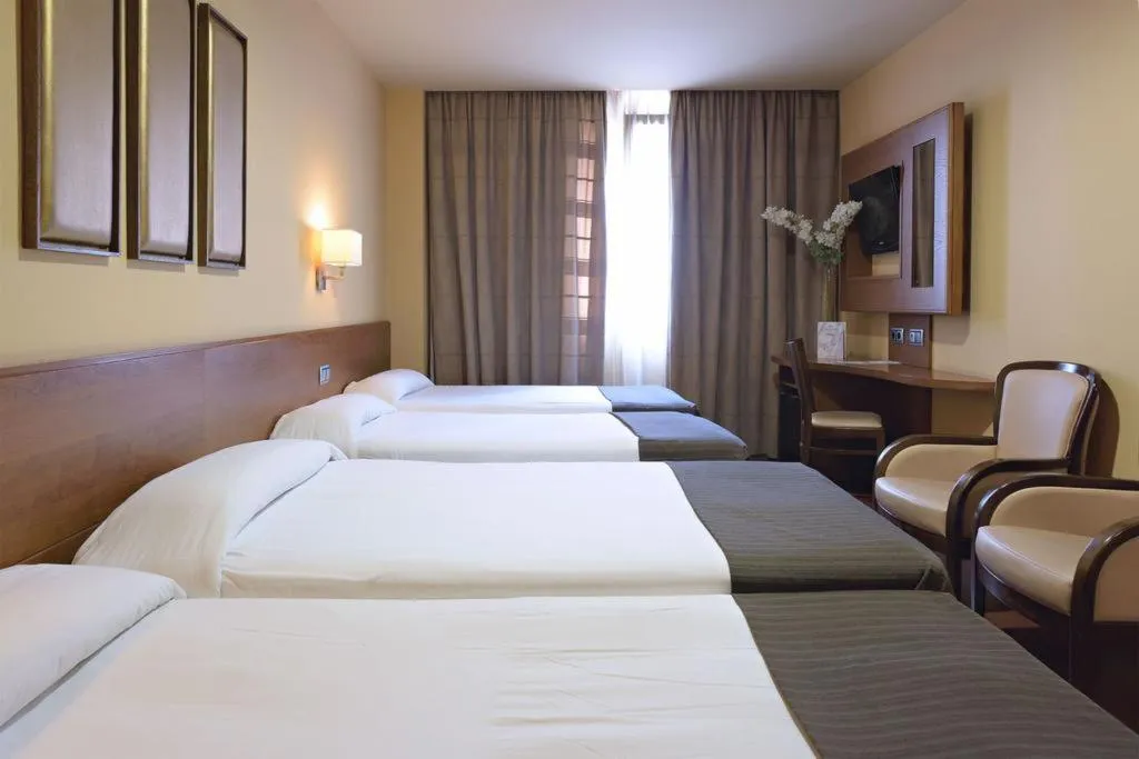 QUADRUPLE STANDARD Room, Sterling, Madrid