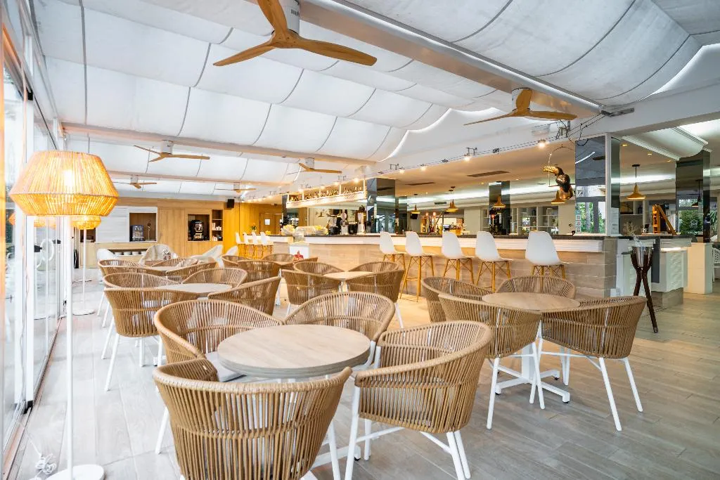Bar, Bahia de Alcudia Hotel & Spa, Majorca